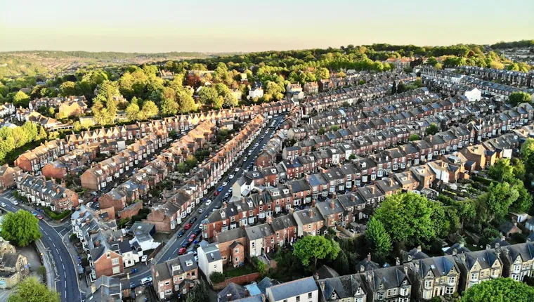 House Prices Fall, Mortgage Woes, and Your Money - UK Finance Daily